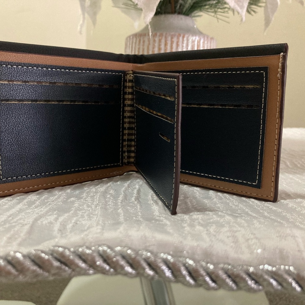 Black and Brown Leather Key & Card Holder with Sophisticated Design